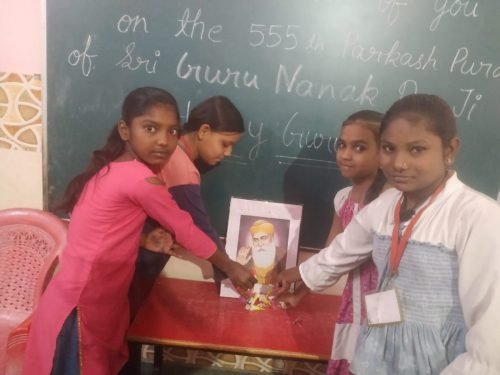 सभी शिक्षा एवं संस्कार केन्द्रों में गुरु नानक देव जयंती बच्चों के बीच मनाई गयी || दिनांक 15 नवम्बर